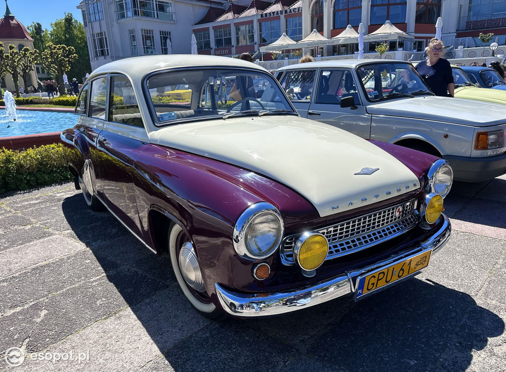 Syreny, wołgi i trabanty – powrót legend motoryzacji przy sopockim molo [FOTO]
