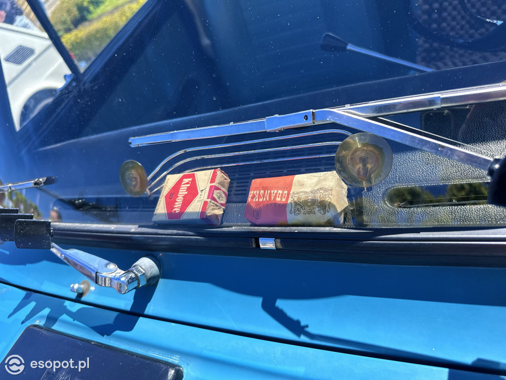 Syreny, wołgi i trabanty – powrót legend motoryzacji przy sopockim molo [FOTO]