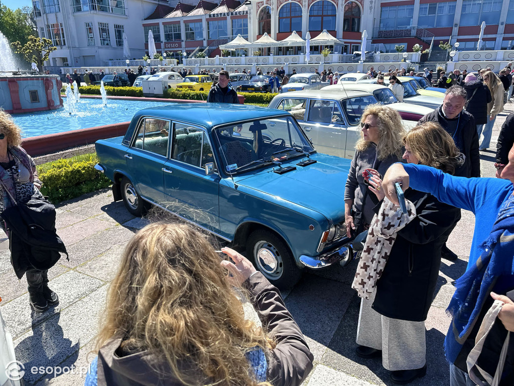 Syreny, wołgi i trabanty – powrót legend motoryzacji przy sopockim molo [FOTO]