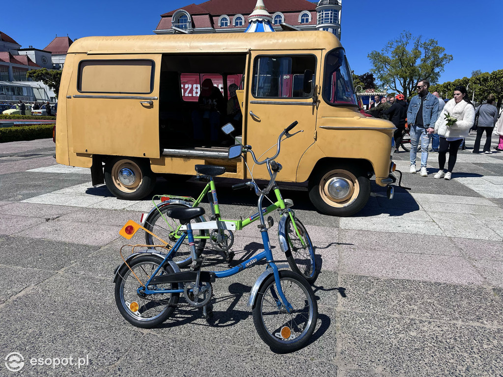 Syreny, wołgi i trabanty – powrót legend motoryzacji przy sopockim molo [FOTO]
