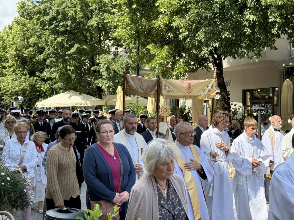 Tłumy na procesji Bożego Ciała w Sopocie [FOTO]