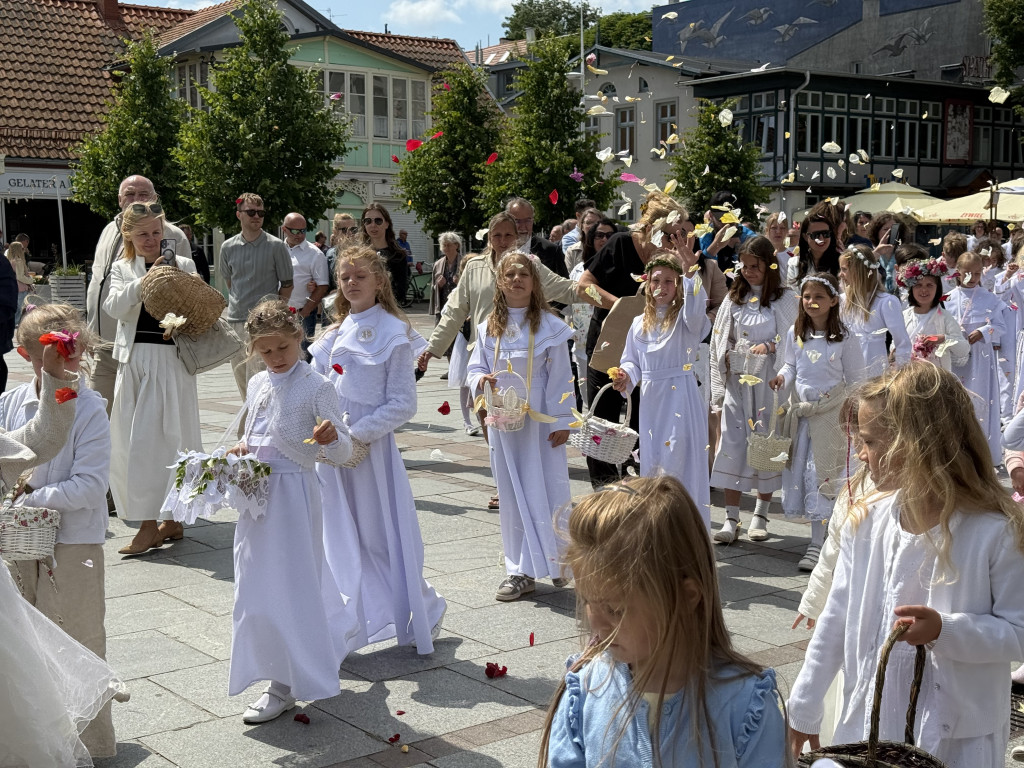 Tłumy na procesji Bożego Ciała w Sopocie [FOTO]
