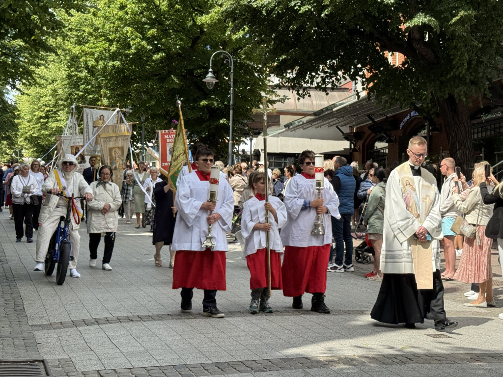 Tłumy na procesji Bożego Ciała w Sopocie [FOTO]