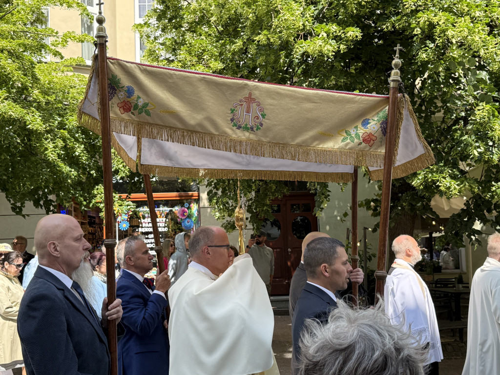 Tłumy na procesji Bożego Ciała w Sopocie [FOTO]