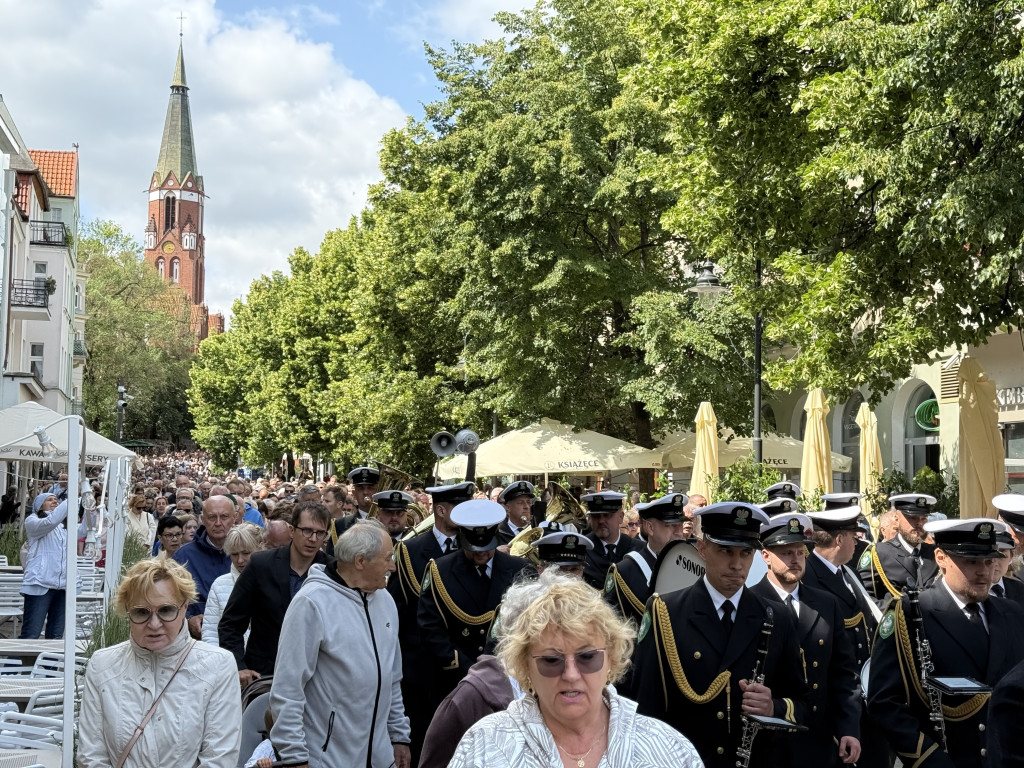 Tłumy na procesji Bożego Ciała w Sopocie [FOTO]