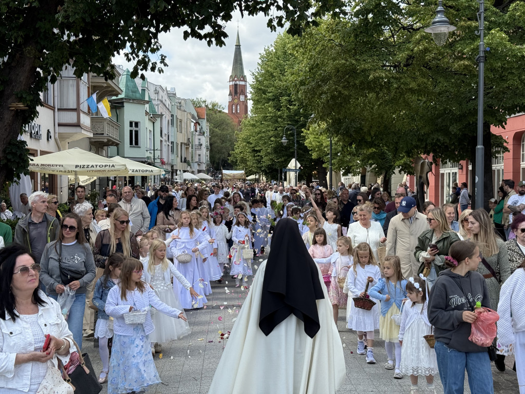 Tłumy na procesji Bożego Ciała w Sopocie [FOTO]