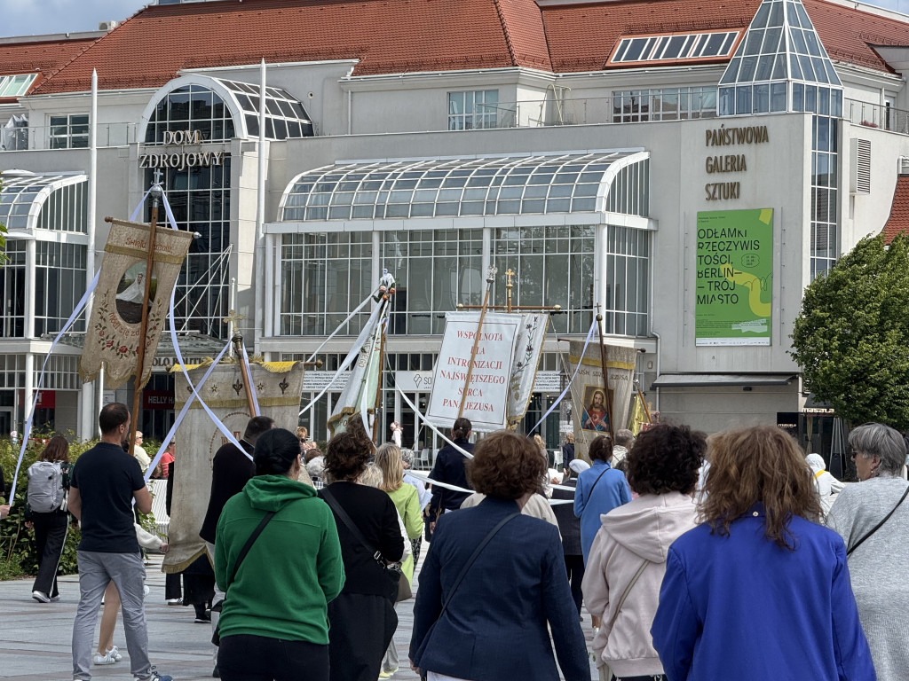 Tłumy na procesji Bożego Ciała w Sopocie [FOTO]