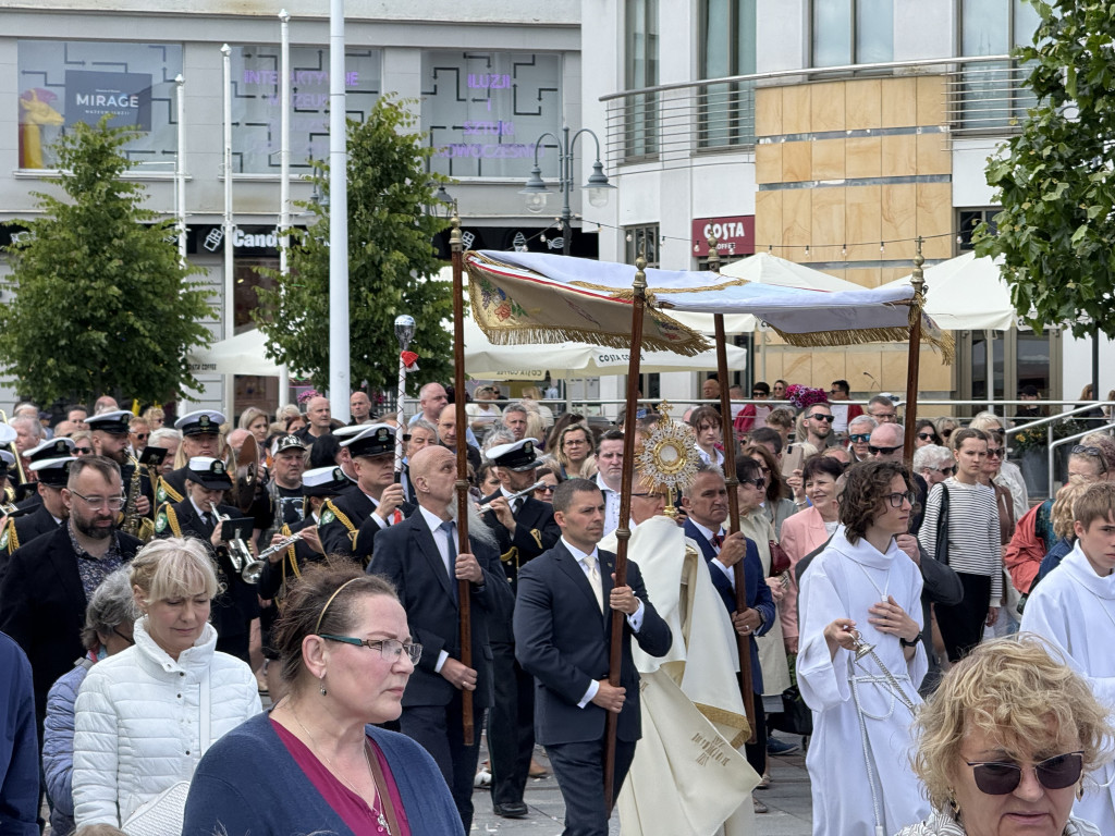 Tłumy na procesji Bożego Ciała w Sopocie [FOTO]