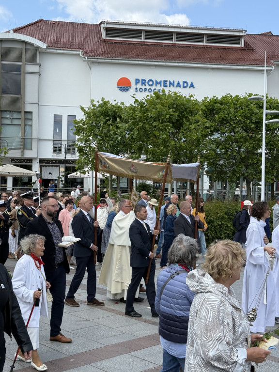 Tłumy na procesji Bożego Ciała w Sopocie [FOTO]