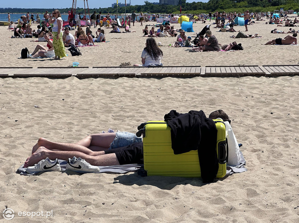 Zaskakująco spokojny początek lata w Sopocie! Długi weekend bez tłumów, za to ze słońcem [FOTO]