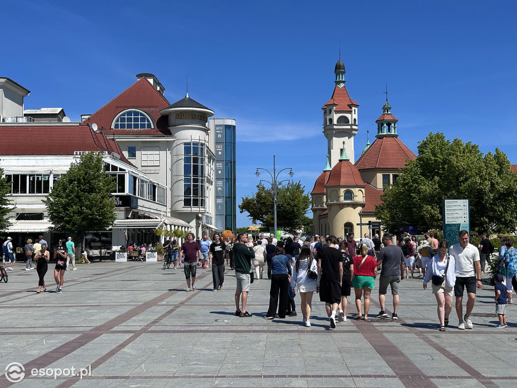 Zaskakująco spokojny początek lata w Sopocie! Długi weekend bez tłumów, za to ze słońcem [FOTO]