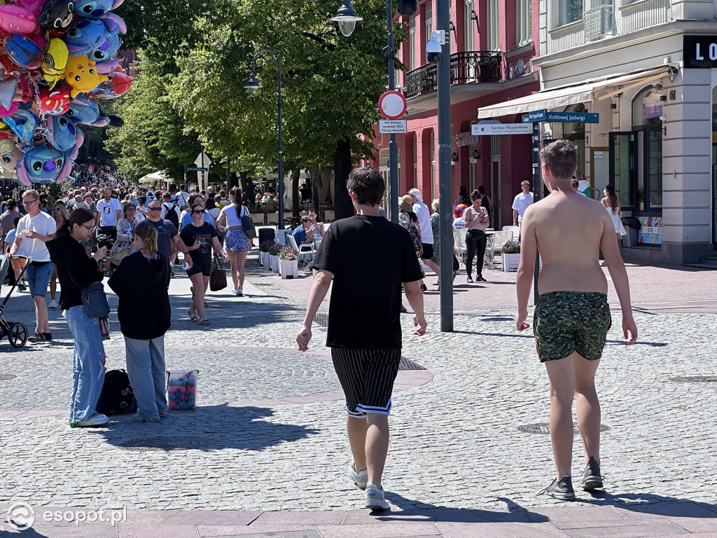 Zaskakująco spokojny początek lata w Sopocie! Długi weekend bez tłumów, za to ze słońcem [FOTO]