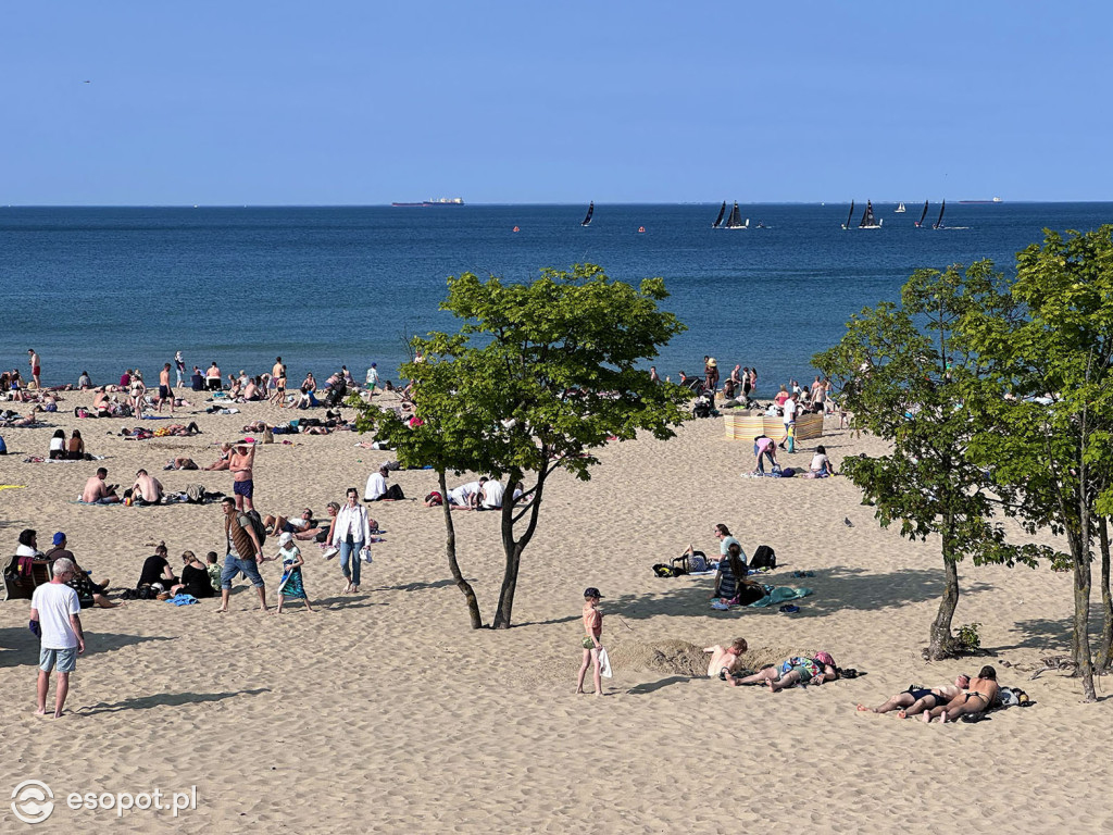 Zaskakująco spokojny początek lata w Sopocie! Długi weekend bez tłumów, za to ze słońcem [FOTO]