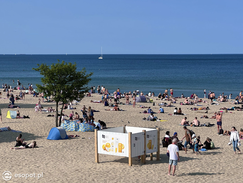 Zaskakująco spokojny początek lata w Sopocie! Długi weekend bez tłumów, za to ze słońcem [FOTO]