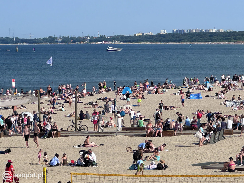 Zaskakująco spokojny początek lata w Sopocie! Długi weekend bez tłumów, za to ze słońcem [FOTO]