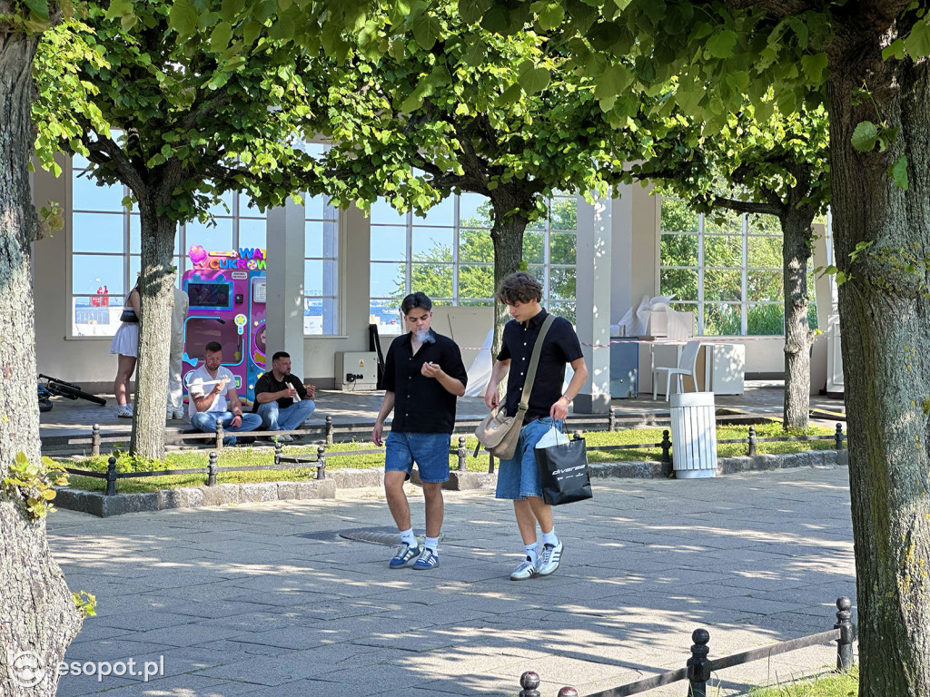 Zaskakująco spokojny początek lata w Sopocie! Długi weekend bez tłumów, za to ze słońcem [FOTO]
