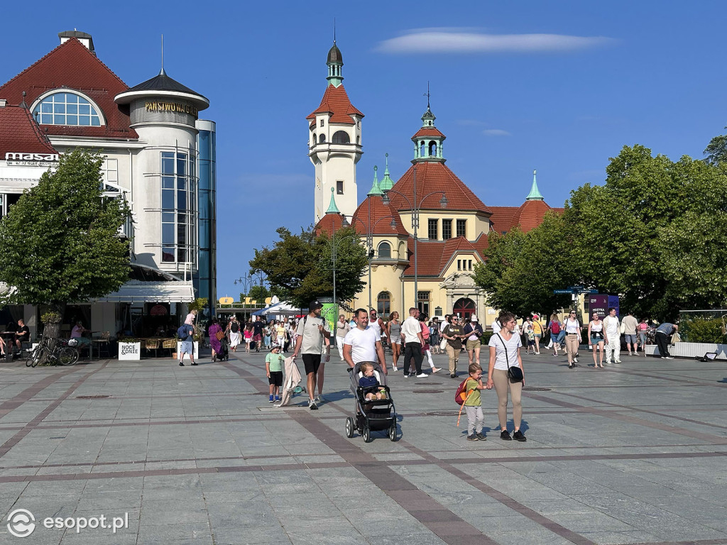 Zaskakująco spokojny początek lata w Sopocie! Długi weekend bez tłumów, za to ze słońcem [FOTO]