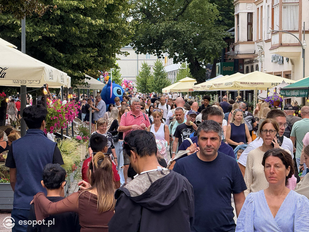 Prognozy nie odstraszyły turystów w Sopocie! Tłumy w pierwszy weekend sierpnia  [FOTO]