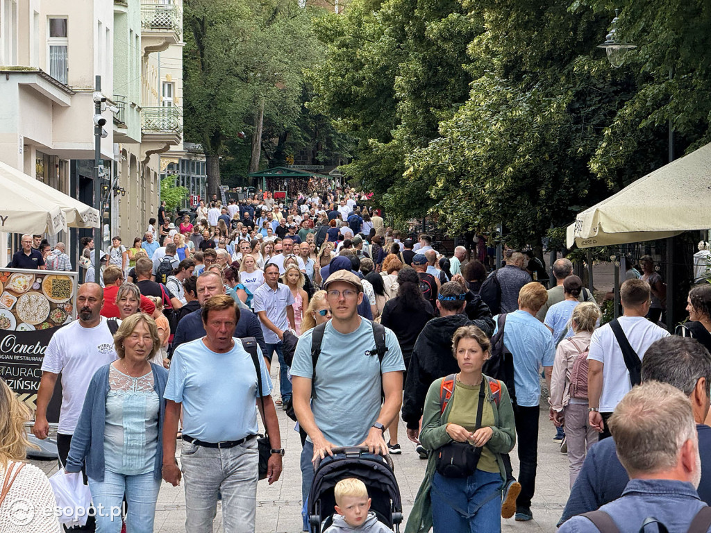 Prognozy nie odstraszyły turystów w Sopocie! Tłumy w pierwszy weekend sierpnia  [FOTO]