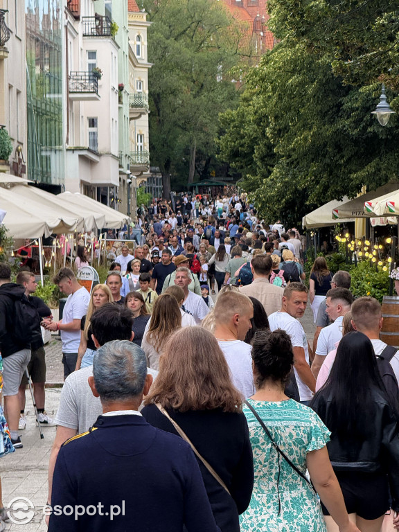 Prognozy nie odstraszyły turystów w Sopocie! Tłumy w pierwszy weekend sierpnia  [FOTO]