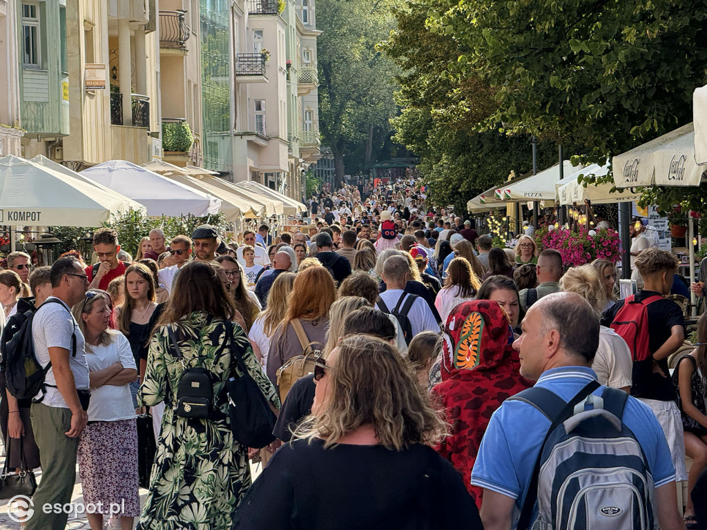 Prognozy nie odstraszyły turystów w Sopocie! Tłumy w pierwszy weekend sierpnia  [FOTO]