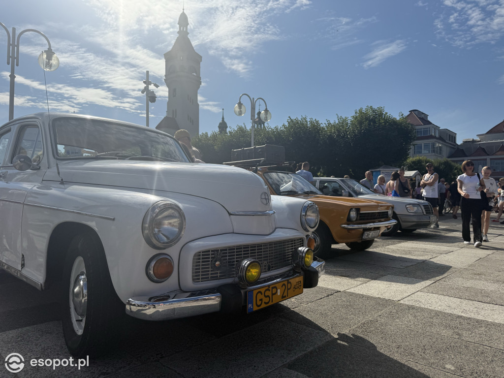 Dziesiątki zabytkowych aut po raz kolejny w Sopocie! Motoryzacyjny weekend zachwycił mieszkańców i turystów! [FOTO]