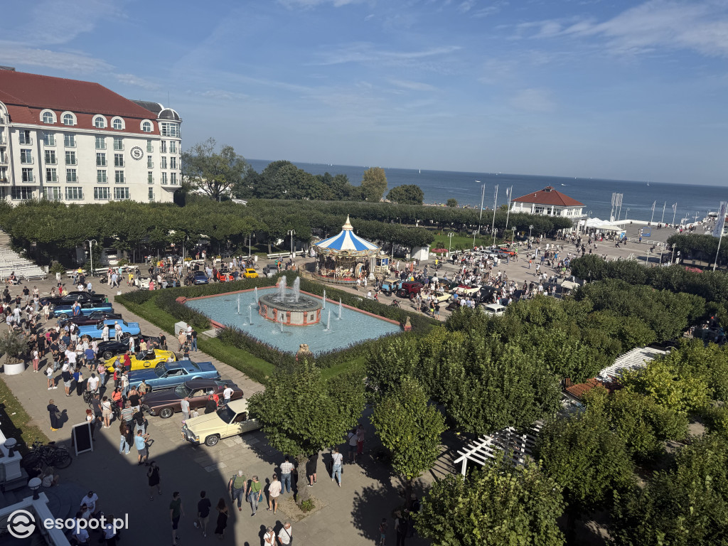 Dziesiątki zabytkowych aut po raz kolejny w Sopocie! Motoryzacyjny weekend zachwycił mieszkańców i turystów! [FOTO]