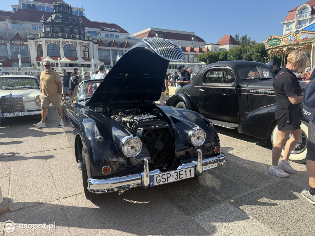 Dziesiątki zabytkowych aut po raz kolejny w Sopocie! Motoryzacyjny weekend zachwycił mieszkańców i turystów! [FOTO]