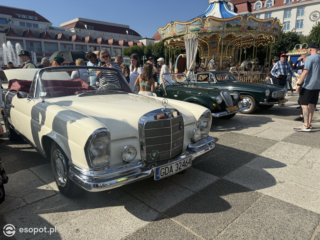 Dziesiątki zabytkowych aut po raz kolejny w Sopocie! Motoryzacyjny weekend zachwycił mieszkańców i turystów! [FOTO]