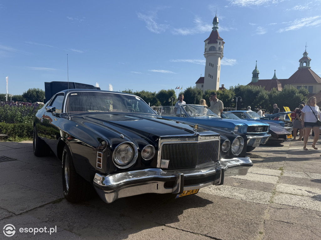 Dziesiątki zabytkowych aut po raz kolejny w Sopocie! Motoryzacyjny weekend zachwycił mieszkańców i turystów! [FOTO]