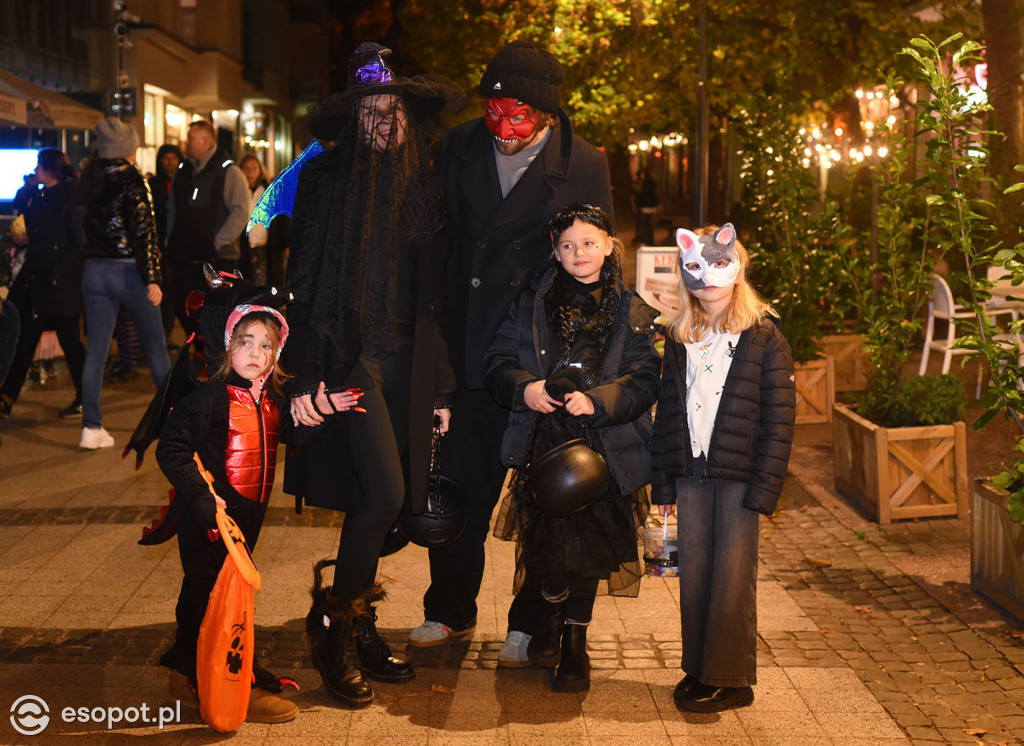 Sopot opanowały upiory, księżniczki i bohaterowie! Halloween w kurorcie [FOTO]