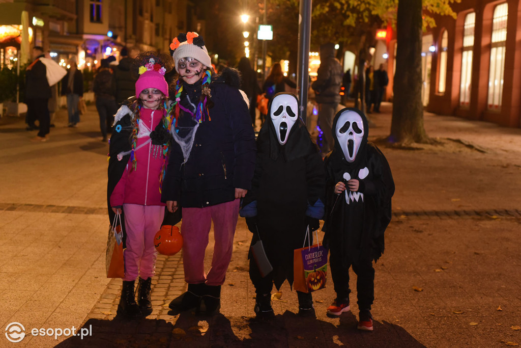 Sopot opanowały upiory, księżniczki i bohaterowie! Halloween w kurorcie [FOTO]