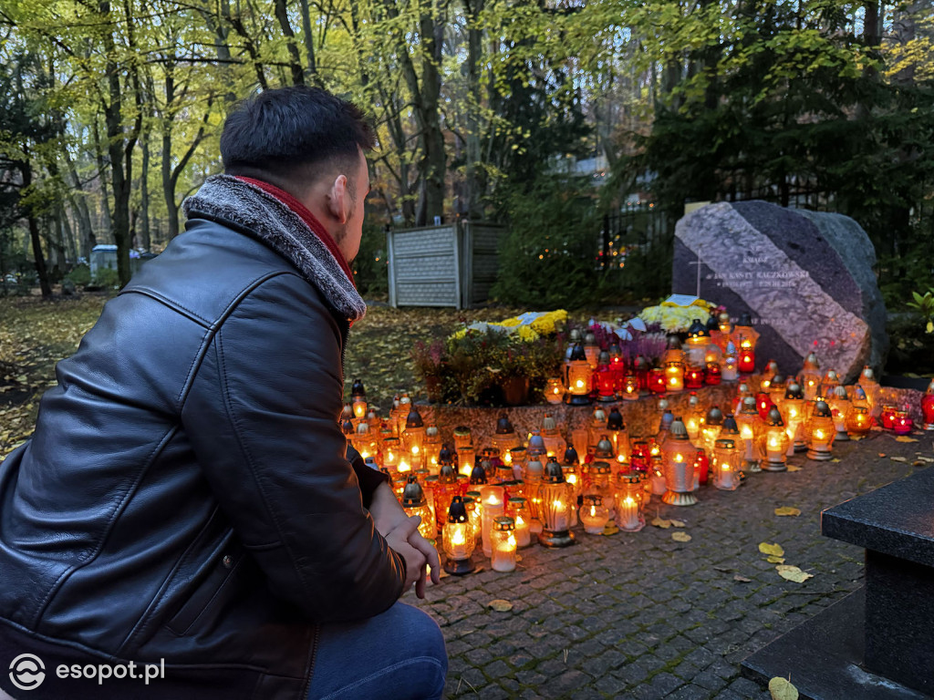 Wszystkich Świętych w Sopocie. Tysiące zniczy i tłumy na cmentarzach [FOTO]