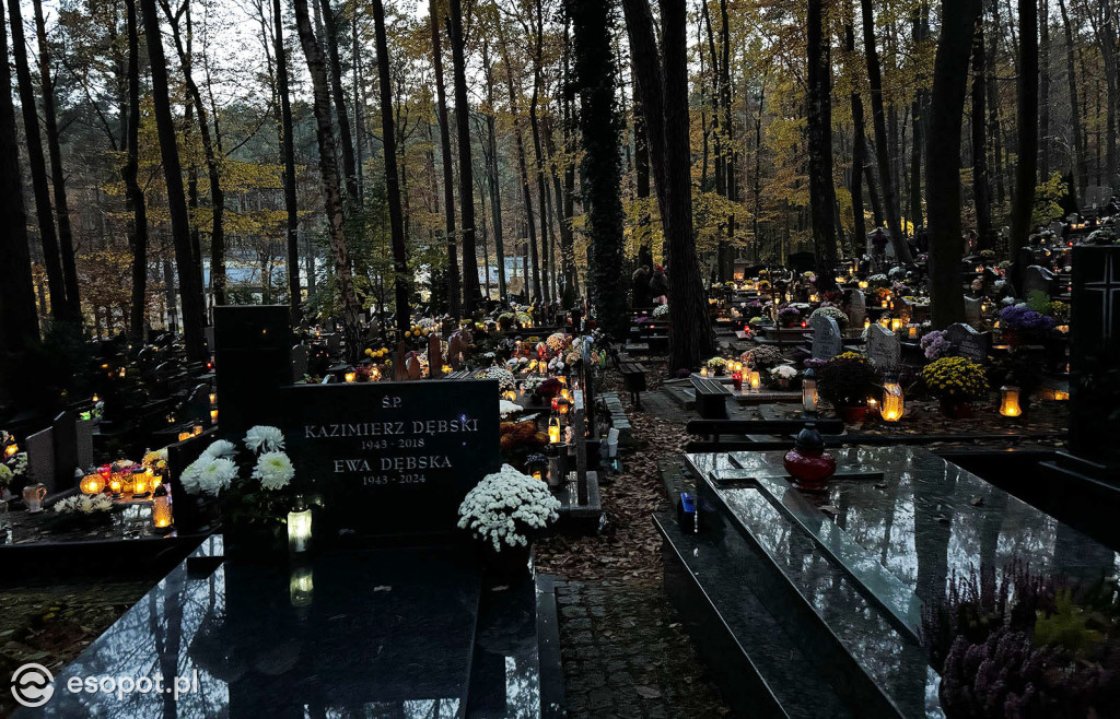 Wszystkich Świętych w Sopocie. Tysiące zniczy i tłumy na cmentarzach [FOTO]