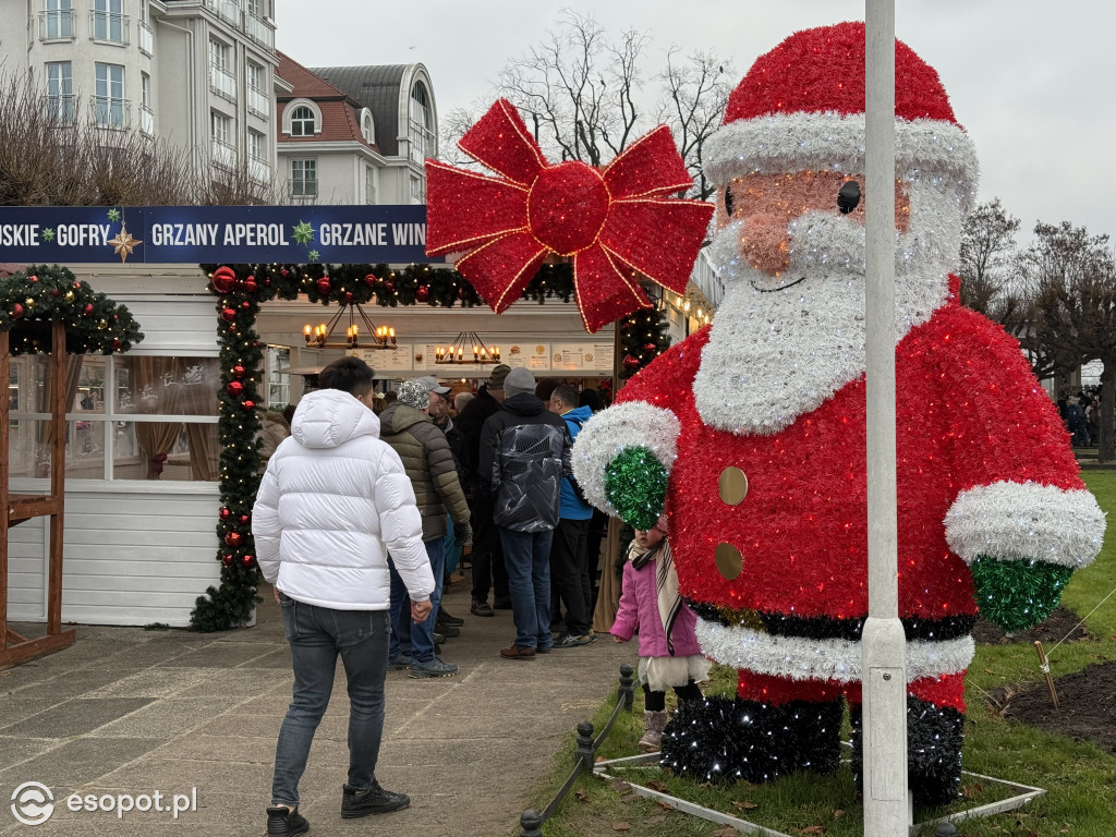 Mikołajki w Sopocie. Czerwone czapki opanowały Monciak i molo [FOTO]