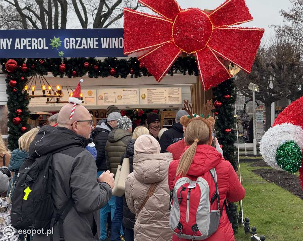 Mikołajki w Sopocie. Czerwone czapki opanowały Monciak i molo [FOTO]