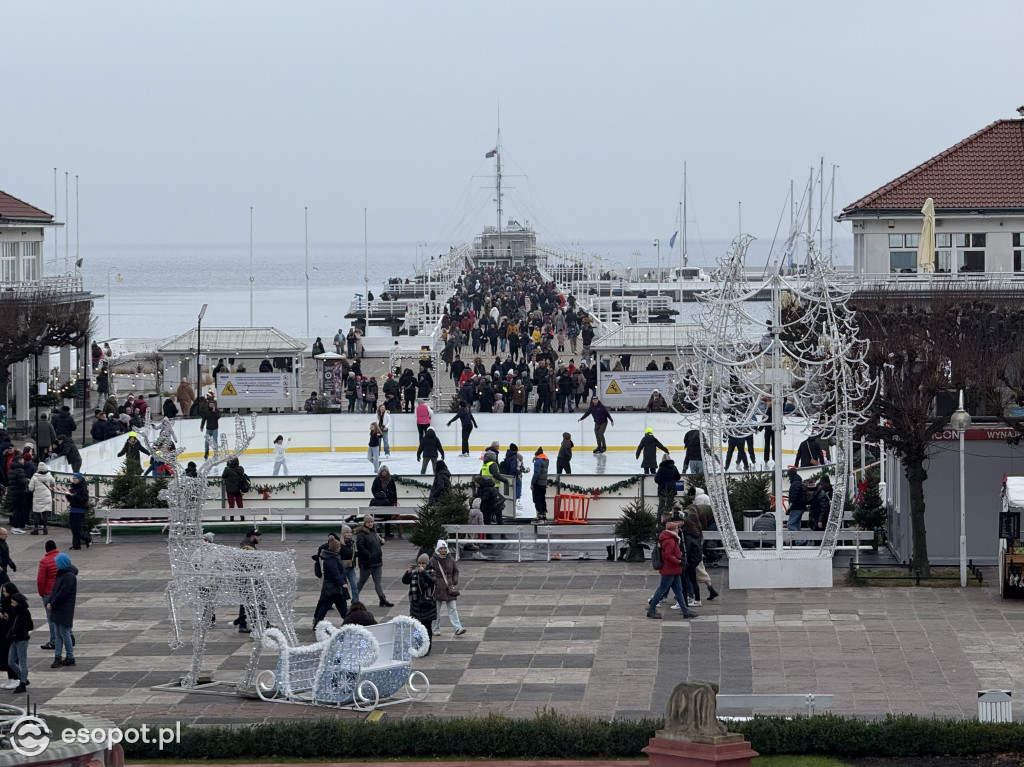 Mikołajki w Sopocie. Czerwone czapki opanowały Monciak i molo [FOTO]