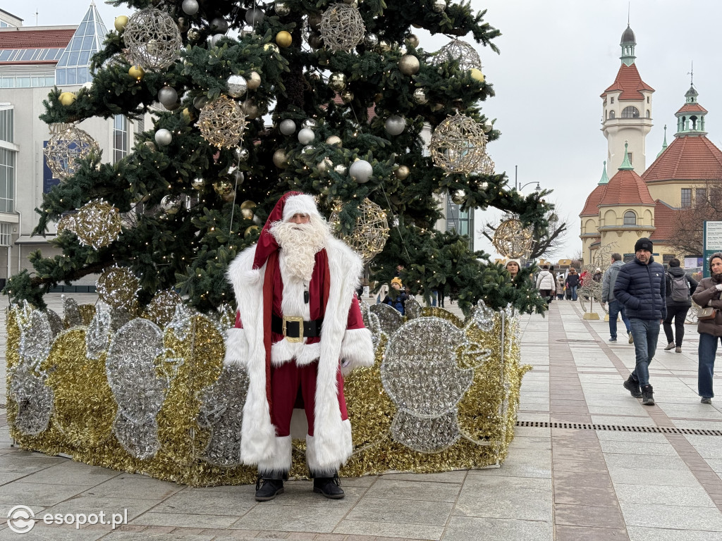 Mikołajki w Sopocie. Czerwone czapki opanowały Monciak i molo [FOTO]