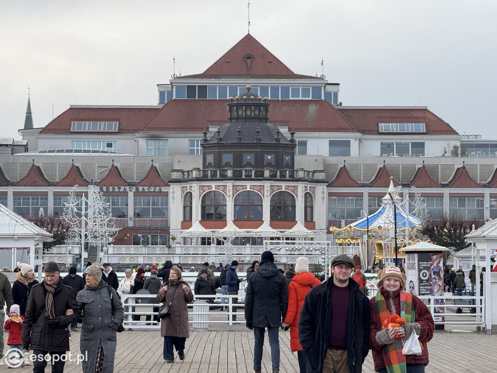 Mikołajki w Sopocie. Czerwone czapki opanowały Monciak i molo [FOTO]