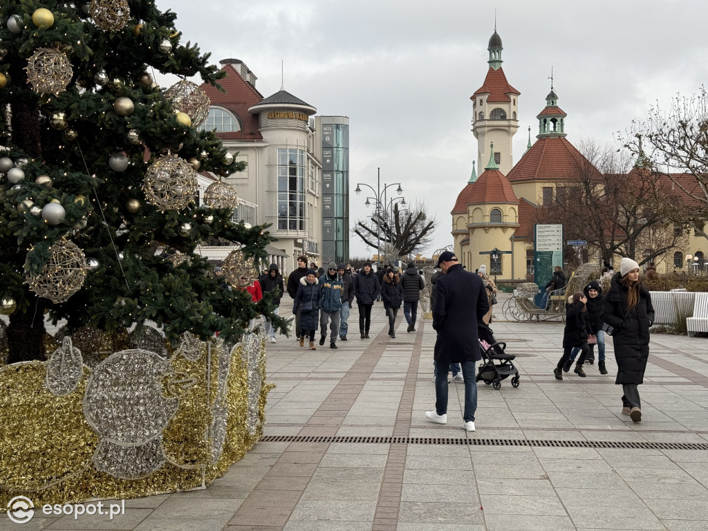 Mikołajki w Sopocie. Czerwone czapki opanowały Monciak i molo [FOTO]