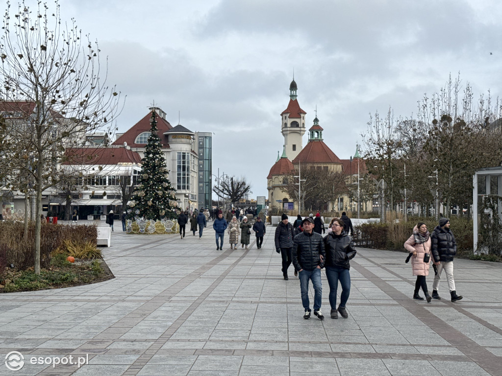 Mikołajki w Sopocie. Czerwone czapki opanowały Monciak i molo [FOTO]
