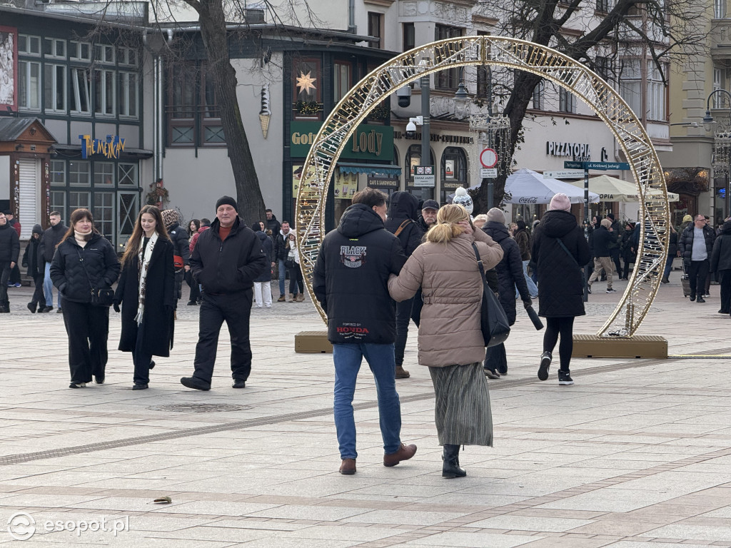 Mikołajki w Sopocie. Czerwone czapki opanowały Monciak i molo [FOTO]