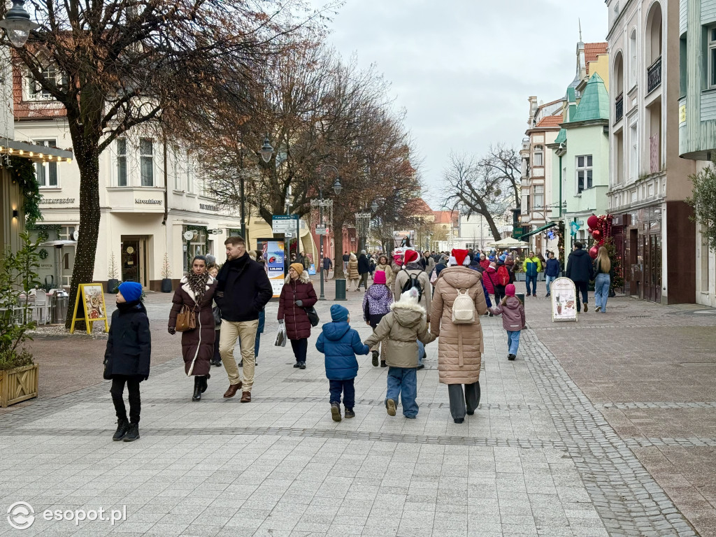 Mikołajki w Sopocie. Czerwone czapki opanowały Monciak i molo [FOTO]