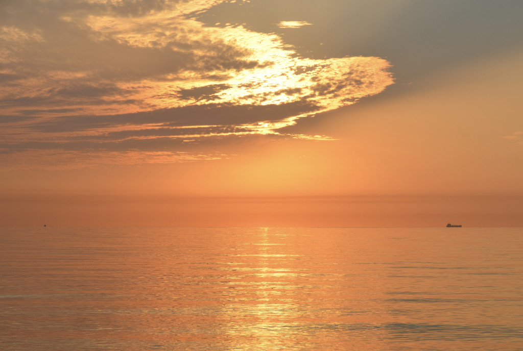 Magia wschodów słońca. Od sopockiej plaży po oceaniczne wybrzeża [FOTO]