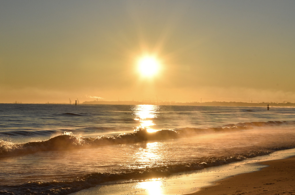 Magia wschodów słońca. Od sopockiej plaży po oceaniczne wybrzeża [FOTO]