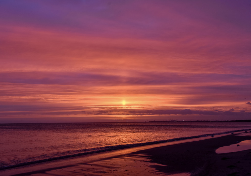 Magia wschodów słońca. Od sopockiej plaży po oceaniczne wybrzeża [FOTO]