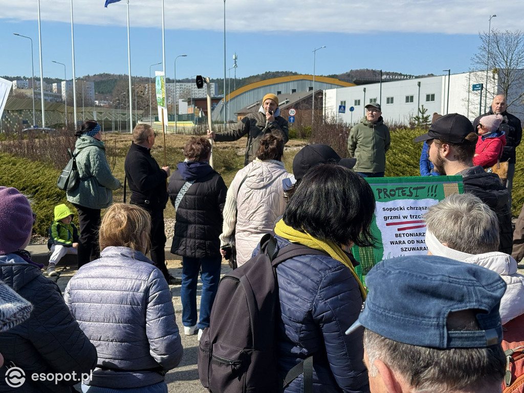 Protest i blokada ronda przy Ergo Arenie. Akcja związana z planem zabudowy terenów zielonych [FOTO]