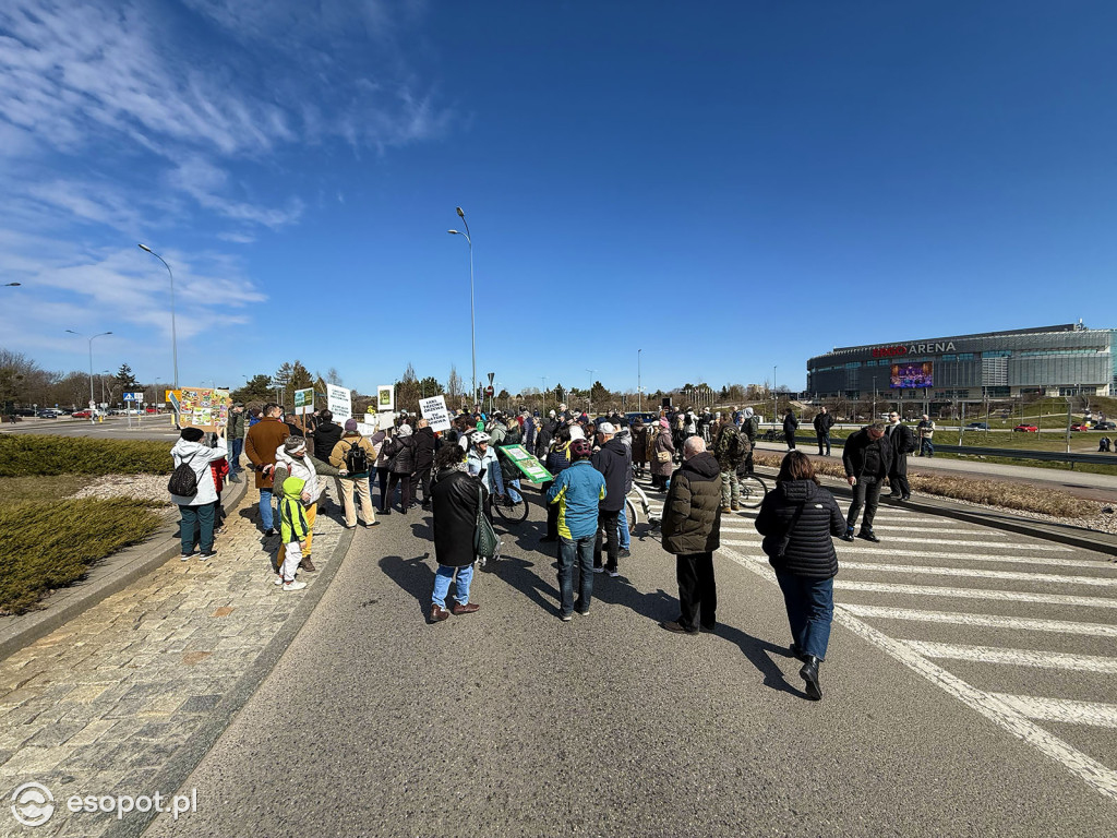 Protest i blokada ronda przy Ergo Arenie. Akcja związana z planem zabudowy terenów zielonych [FOTO]