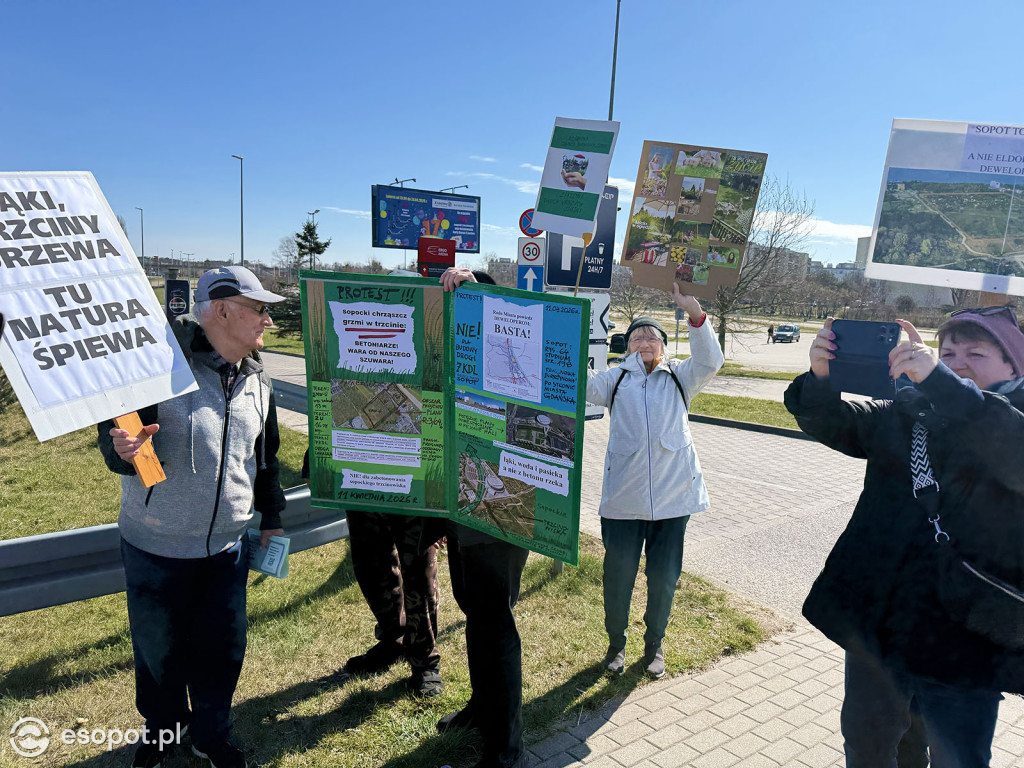 Protest i blokada ronda przy Ergo Arenie. Akcja związana z planem zabudowy terenów zielonych [FOTO]