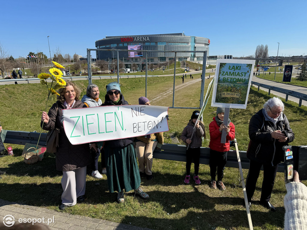 Protest i blokada ronda przy Ergo Arenie. Akcja związana z planem zabudowy terenów zielonych [FOTO]